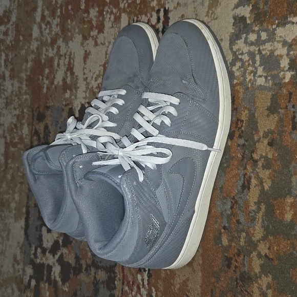 Jordan 1 Sneakers - Picture 3 of 4